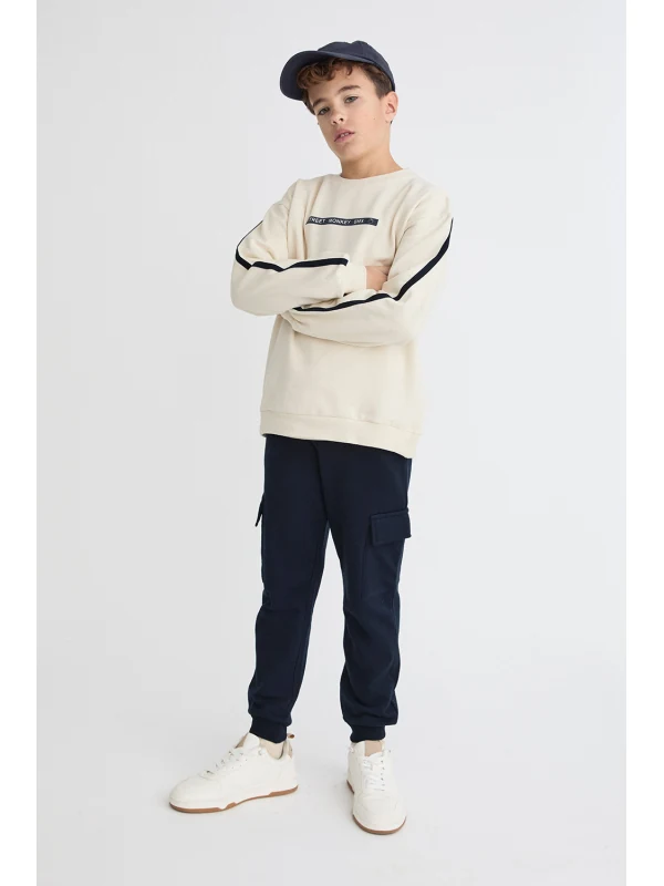 Monkey · Conjunto casual con sudadera y pantalón cargo